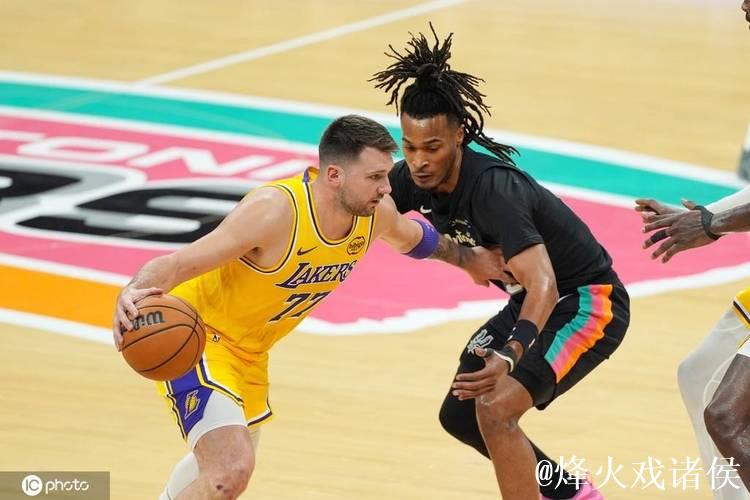 东契奇38+10+10难救主,文班亚马16+14助马刺击败湖人 东契奇38+10+10难救主,文班亚马16+14助马刺击败湖人