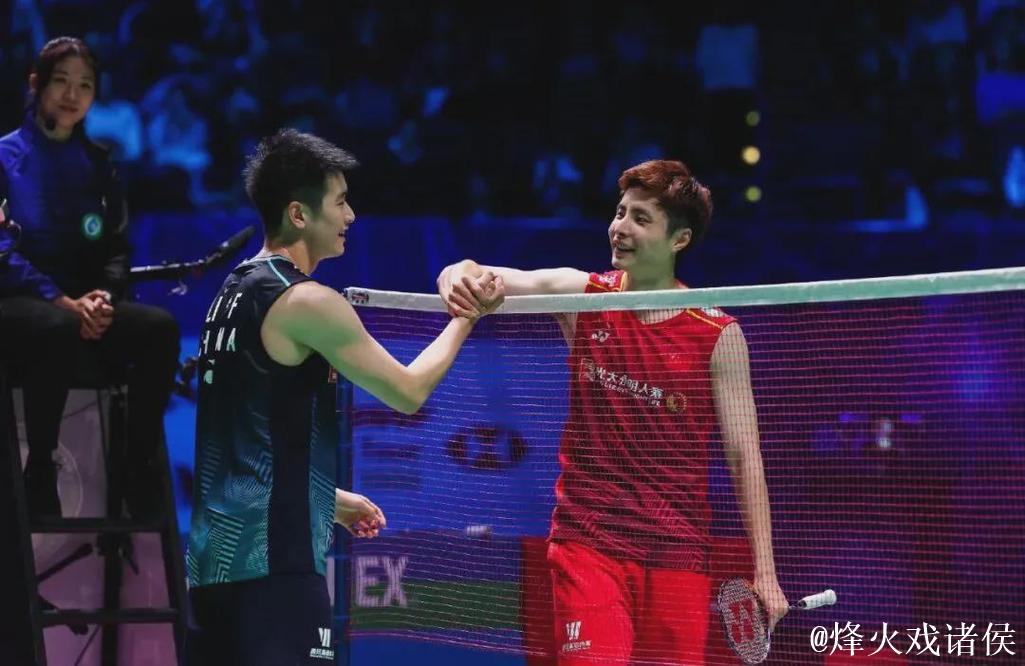 石宇奇2-1力克周天成 连胜两场晋级总决赛四强