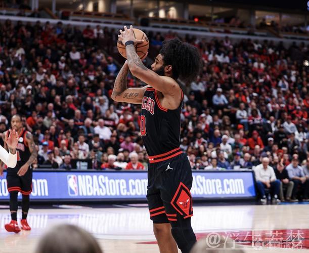 公牛137-118猛龙 科比-怀特砍下28分 公牛137-118猛龙 科比-怀特砍下28分